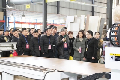 達斐麗全屋定制五億戰(zhàn)略投資回饋暨會員服務升級私享會完美收官